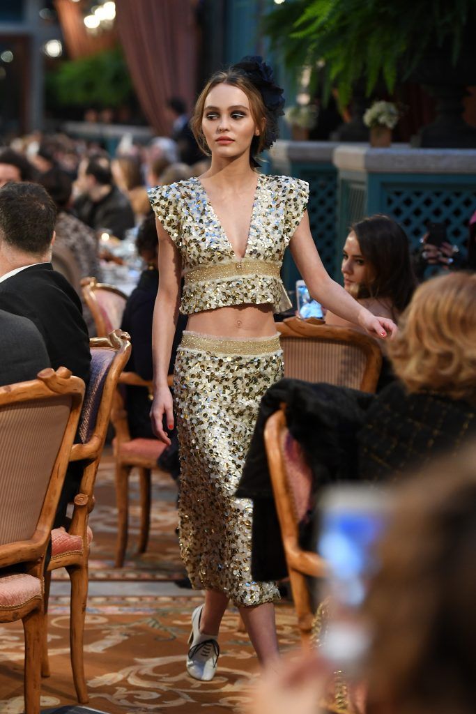 Lily-Rose Depp walks the runway during "Chanel Collection des Metiers d'Art 2016/17 : Paris Cosmopolite" show on December 6, 2016 in Paris, France.  (Photo by Pascal Le Segretain/Getty Images)