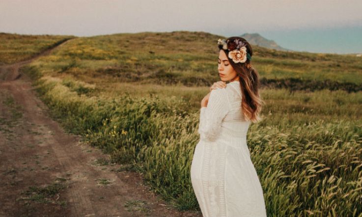 This camera-friendly smokey wedding makeup is the boho bride's perfect look