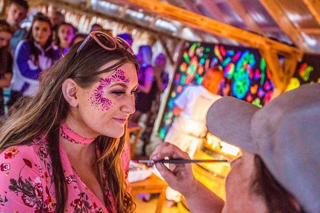 Pictured at the Just Eat Retreat Full Moon Party. The first ever Full Moon Party at Electric Picnic proved to be a crowd pleaser for picnic goers as they experienced a taste of Thailand. Photo by Allen Kiely