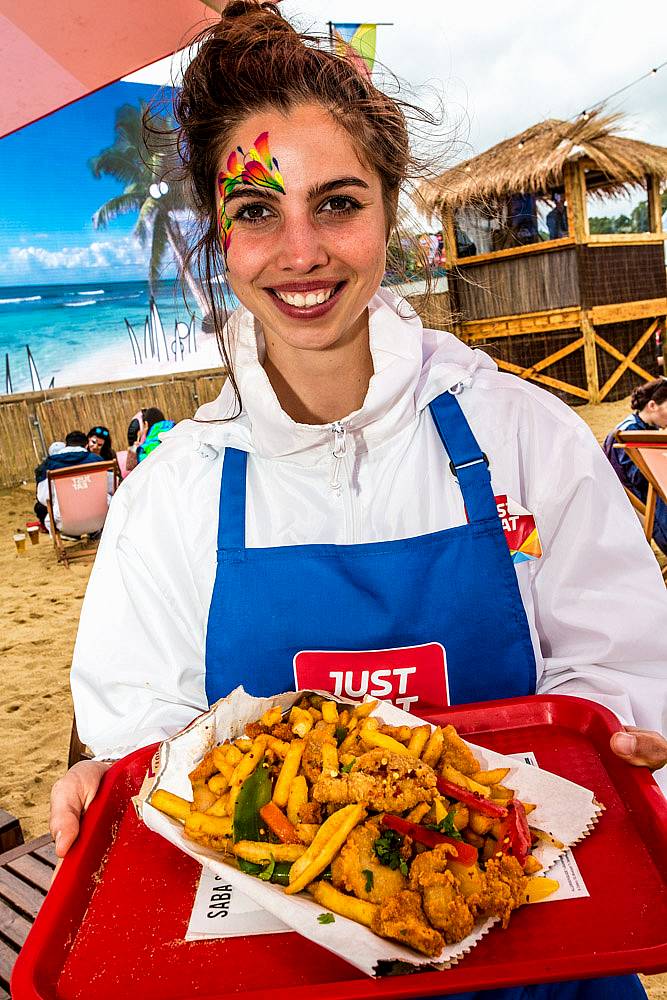 Pictured at the Just Eat Retreat Full Moon Party. The first ever Full Moon Party at Electric Picnic proved to be a crowd pleaser for picnic goers as they experienced a taste of Thailand. Photo by Allen Kiely