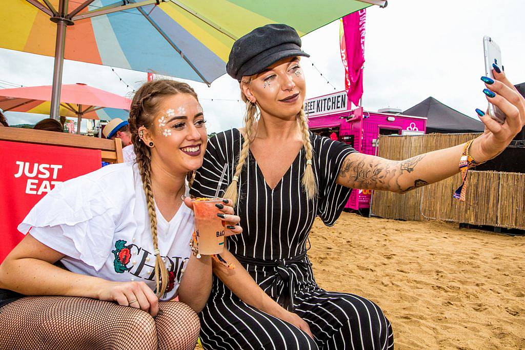 Pictured at the Just Eat Retreat Full Moon Party. The first ever Full Moon Party at Electric Picnic proved to be a crowd pleaser for picnic goers as they experienced a taste of Thailand. Photo by Allen Kiely