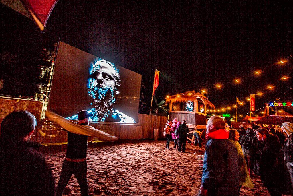 Pictured at the Just Eat Retreat Full Moon Party. The first ever Full Moon Party at Electric Picnic proved to be a crowd pleaser for picnic goers as they experienced a taste of Thailand. Photo by Allen Kiely