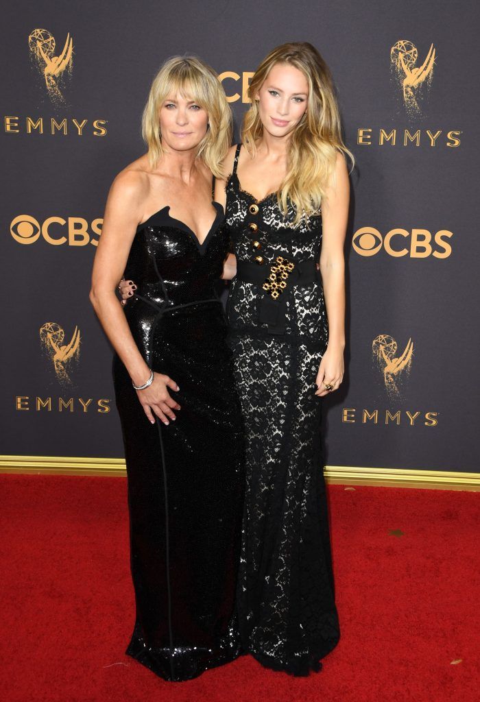 Robin Wright and daughter Dylan Frances Penn arrive for the 69th Emmy Awards at the Microsoft Theatre on September 17, 2017 in Los Angeles, California.  (Photo by MARK RALSTON/AFP/Getty Images)