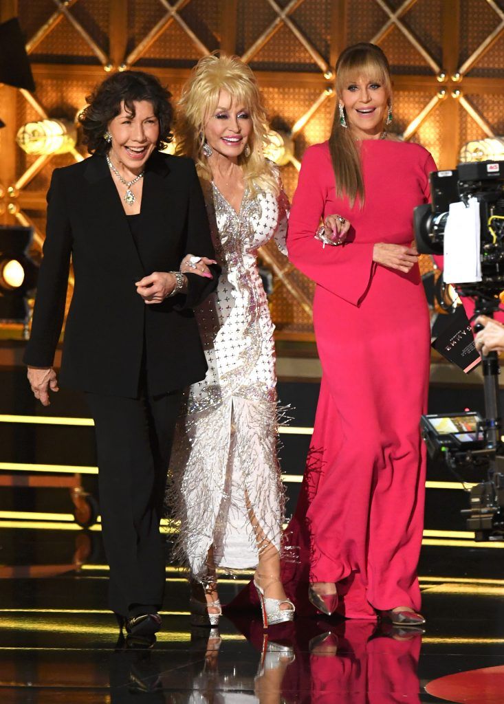 LOS ANGELES, CA - SEPTEMBER 17:  (L-R) Actors Lily Tomlin, Dolly Parton and Jane Fonda speak onstage during the 69th Annual Primetime Emmy Awards at Microsoft Theater on September 17, 2017 in Los Angeles, California.  (Photo by Kevin Winter/Getty Images)