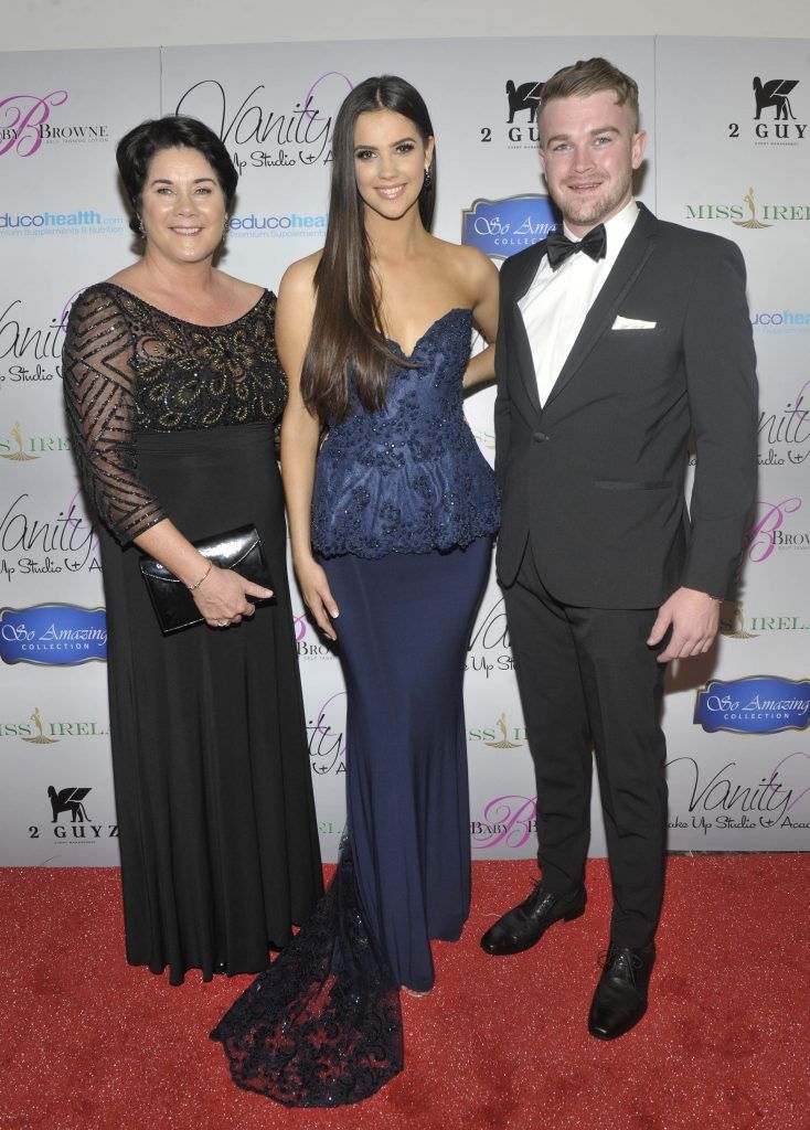 Miss Ireland 2016 Niamh Kennedy with mum Catherine and brother Colm Kennedy at the Best of Irish Beauty and Brains Vie For Miss Ireland 2017 Victory. Photo by Patrick O'Leary