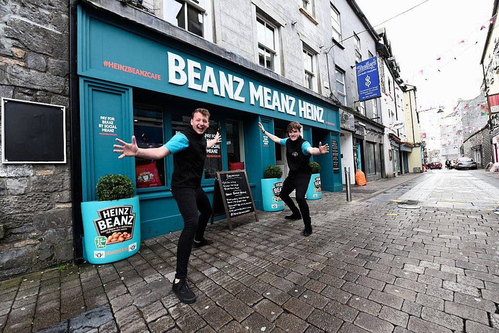 The Beanz Meanz Heinz Cafe opens in Galway to celebrate 50 years of its iconic advertising slogan 'Beanz Meanz Heinz'. The Connacht Rugby team, Rose of Tralee Maria Walsh and bloggers Nuala Gorham and Kieran O'Malley dropped by. Pay for your food by using #HEINZBEANZCAFE. Photo: Boyd Challenger