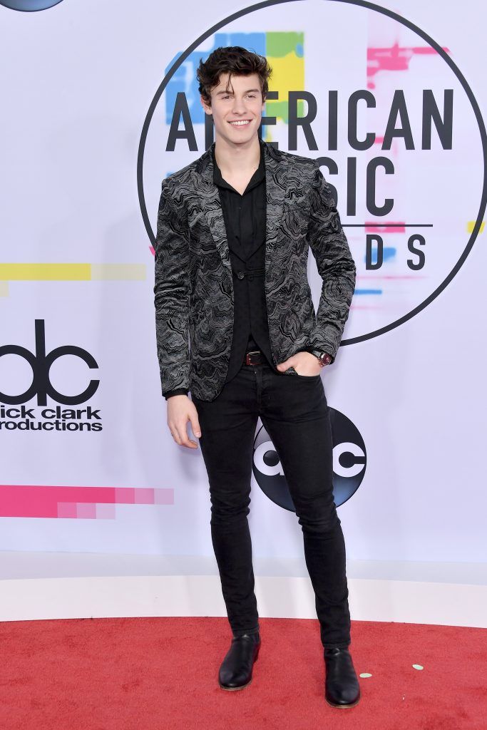 Shawn Mendes attends the 2017 American Music Awards at Microsoft Theater on November 19, 2017 in Los Angeles, California.  (Photo by Neilson Barnard/Getty Images)