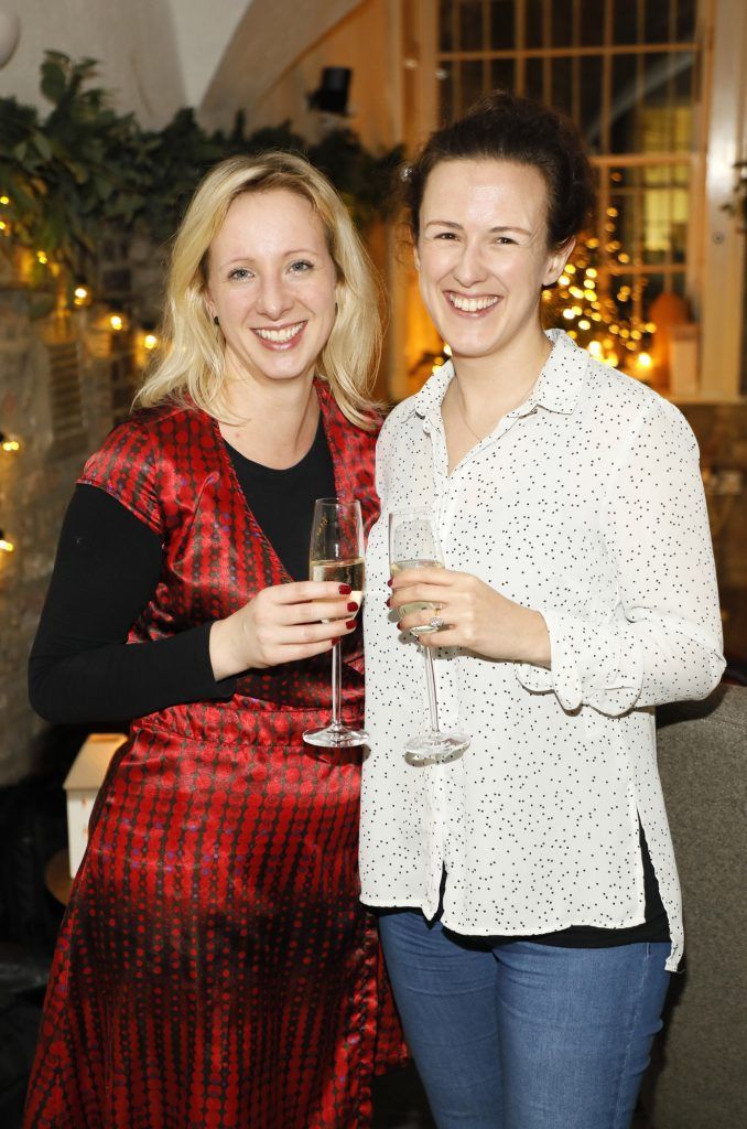 Oonagh O'Mahony and Maeve McLoughlin experiencing an evening of festive foodie fun whilst indulging in a host of sweet and savoury canapes at Siucra's Christmas event #MerrySweetmas. Photo: Kieran Harnett