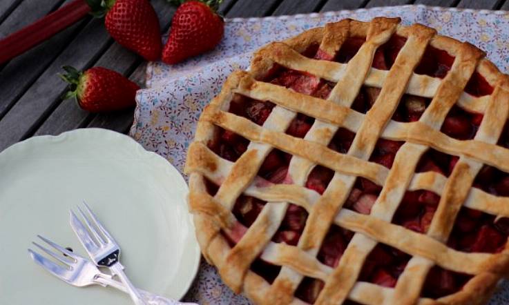 Sweet Saturday Rhubarb & Strawberry Tart