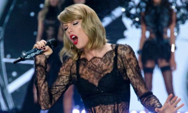 Pics: Taylor Swift is Rocking a New Fashion Accessory...