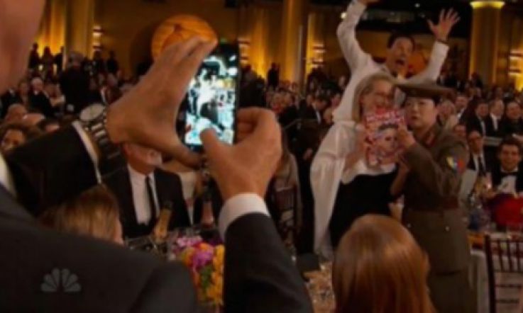 Cumberbatch Re-enacts Oscars Photobomb During Golden Globes