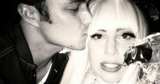 Lady Gaga Posts Pic of Her Heart Shaped Engagement Ring | Beaut.ie