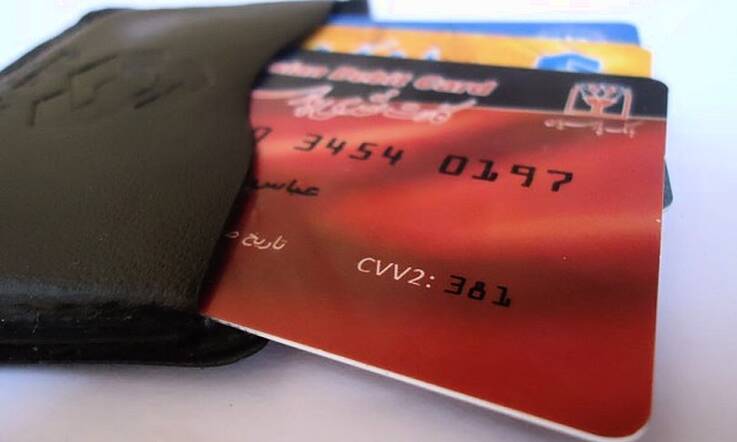 We Knew It! Contactless Payment Cards Put You at Risk of Online Theft