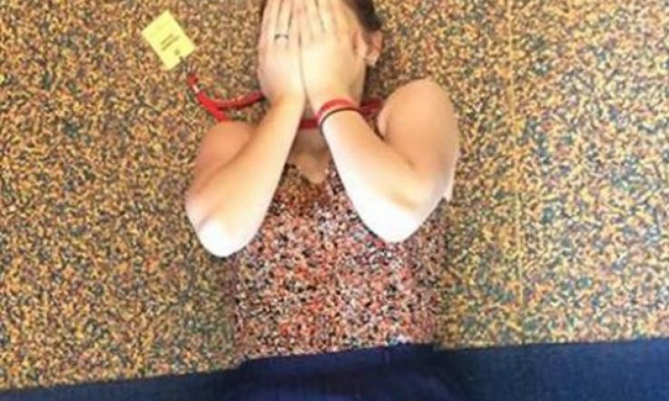 This Woman Wore The Same Outfit As The Floor & Internet Loves It
