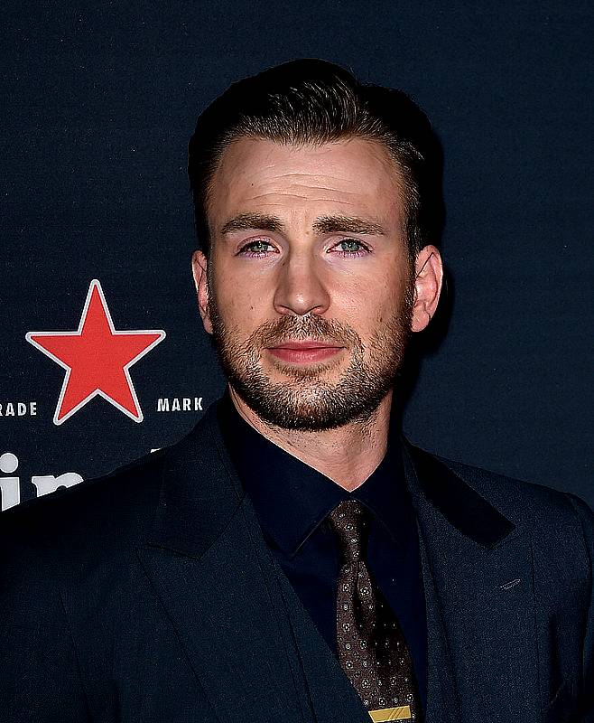 LOS ANGELES, CA - SEPTEMBER 02:  Actor/director Chris Evans arrives at the premiere of Radius and G4 Productions' "Before We Go" at the Arclight Theatre on September 2, 2015 in Los Angeles, California.  (Photo by Kevin Winter/Getty Images)