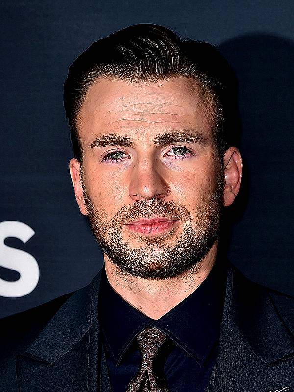 LOS ANGELES, CA - SEPTEMBER 02:  Actor/director Chris Evans arrives at the premiere of Radius and G4 Productions' "Before We Go" at the Arclight Theatre on September 2, 2015 in Los Angeles, California.  (Photo by Kevin Winter/Getty Images)