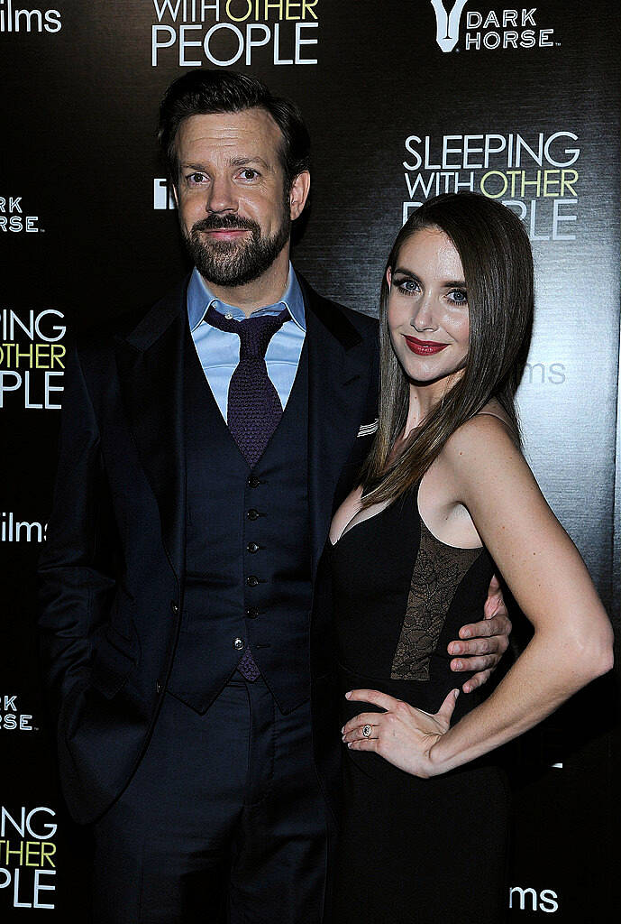 LOS ANGELES, CA - SEPTEMBER 09:  (L-R) Actors Jason Sudeikis and Alison Brie attend the Los Angeles premiere of IFC Films "Sleeping with Other People" presented by Dark Horse Wine on September 9, 2015 in Los Angeles, California.  (Photo by John Sciulli/Getty Images for Darin Pfeiffer Consulting)