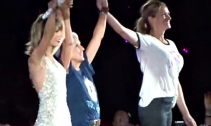 Julia Roberts Was Surprised to be Hauled Onstage by Taylor Swift