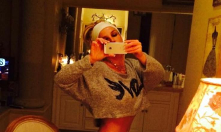 Britney Announces She’s Having a Facial with a Pic of Her Abs