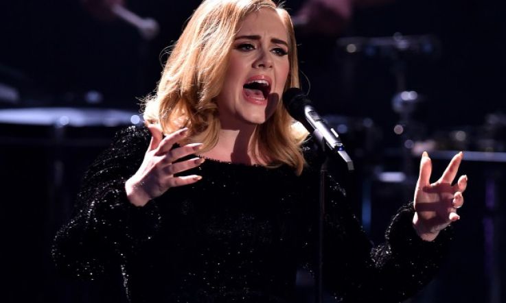 Adele forgets her lyrics, turns it into an incredible Adele moment