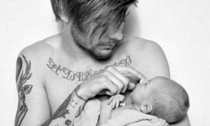 The new pic of Louis Tomlinson with baby Freddie is so sweet