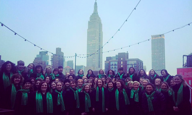 Irish choir abroad make New York couple's wedding