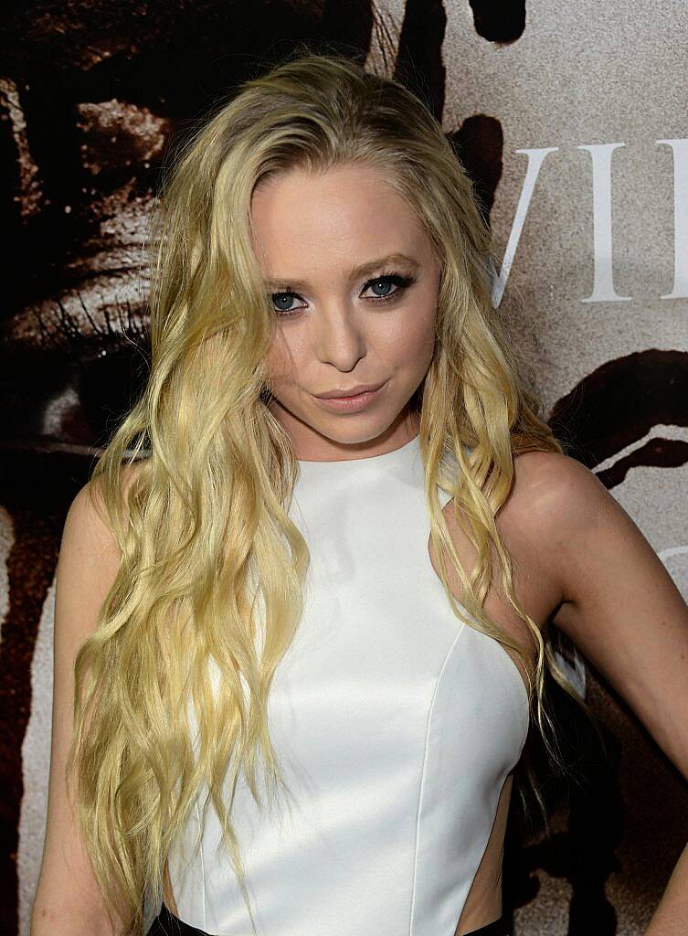 Actress Portia Doubleday arrives at the premiere of Metro-Goldwyn-Mayer Pictures & Screen Gems' "Carrie" at ArcLight Cinemas on October 7, 2013 in Hollywood, California.  (Photo by Jason Merritt/Getty Images)