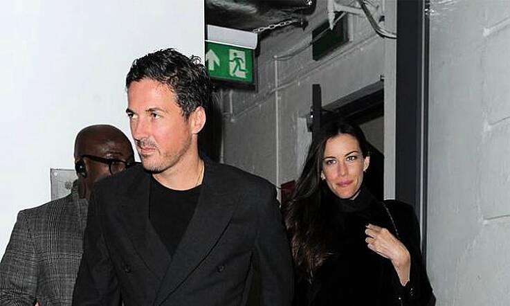 Pregnant Liv Tyler rocks a pair of dungarees