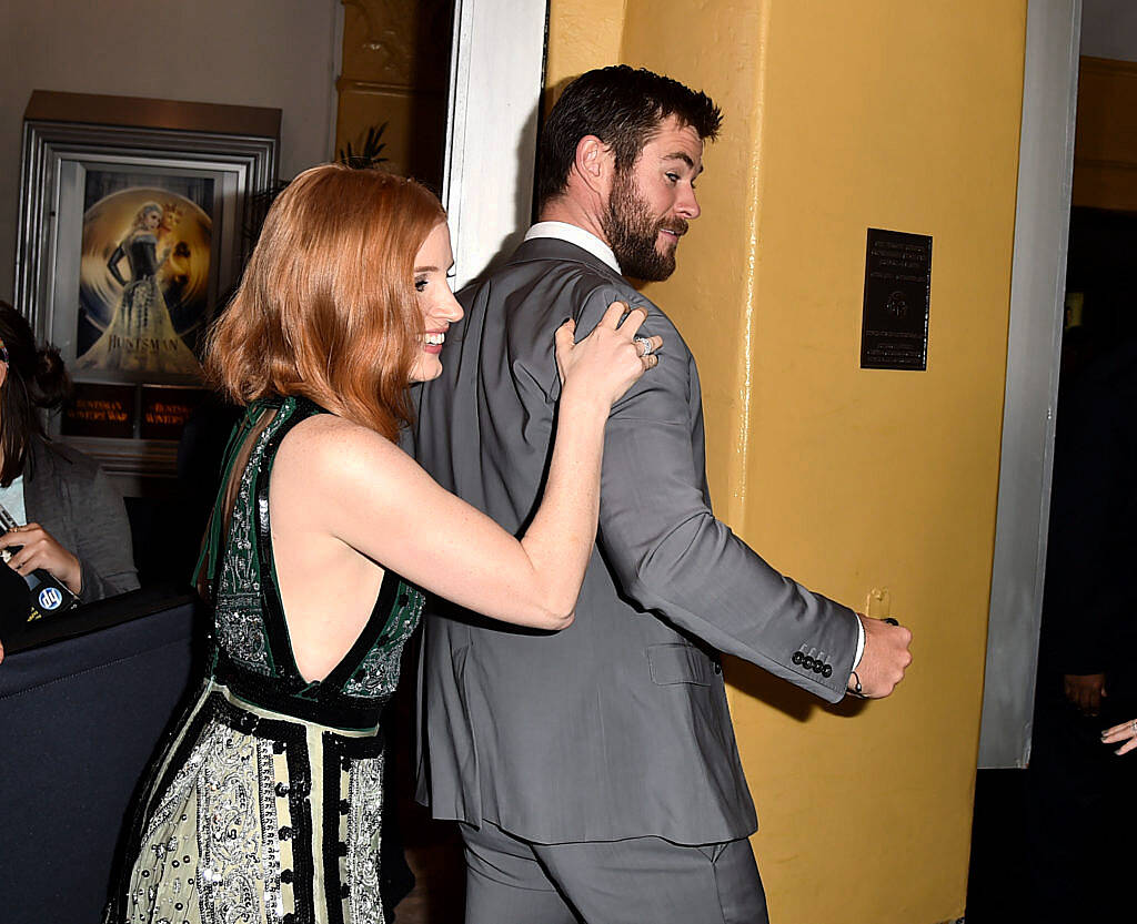 WESTWOOD, CALIFORNIA - APRIL 11: Actors Jessica Chastain and Chris Hemsworth attend the premiere of  Universal Pictures' "The Huntsman: Winter's War" at the Regency Village Theatre on April 11, 2016 in Westwood, California.  (Photo by Kevin Winter/Getty Images)