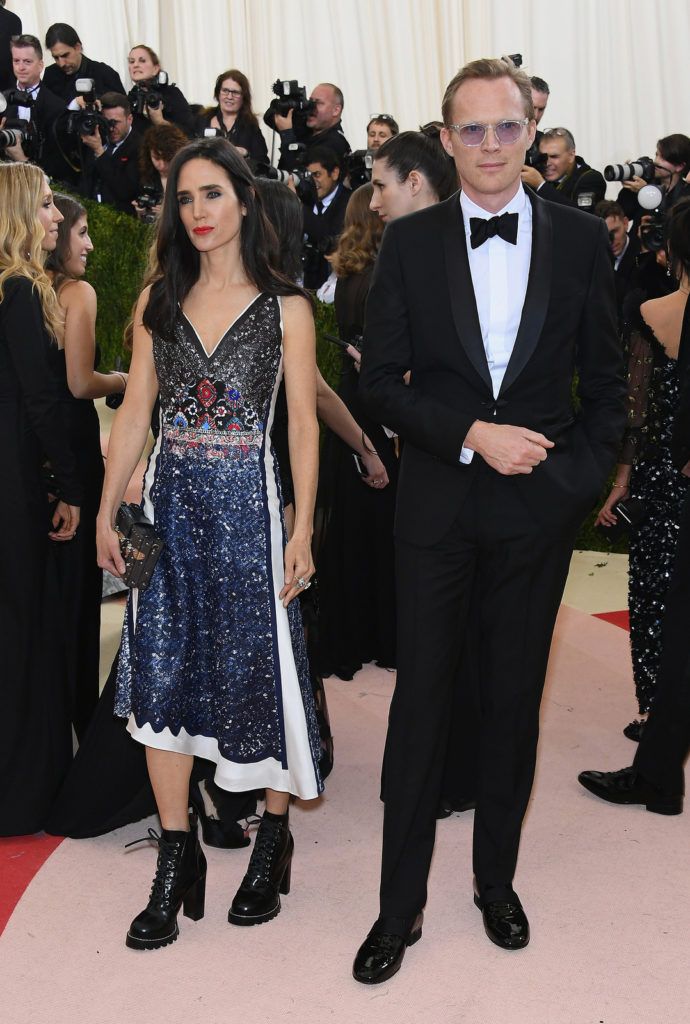 NEW YORK, NY - MAY 02:  Jennifer Connelly (L) and Paul Bettany attend the "Manus x Machina: Fashion In An Age Of Technology" Costume Institute Gala at Metropolitan Museum of Art on May 2, 2016 in New York City.  (Photo by Larry Busacca/Getty Images)