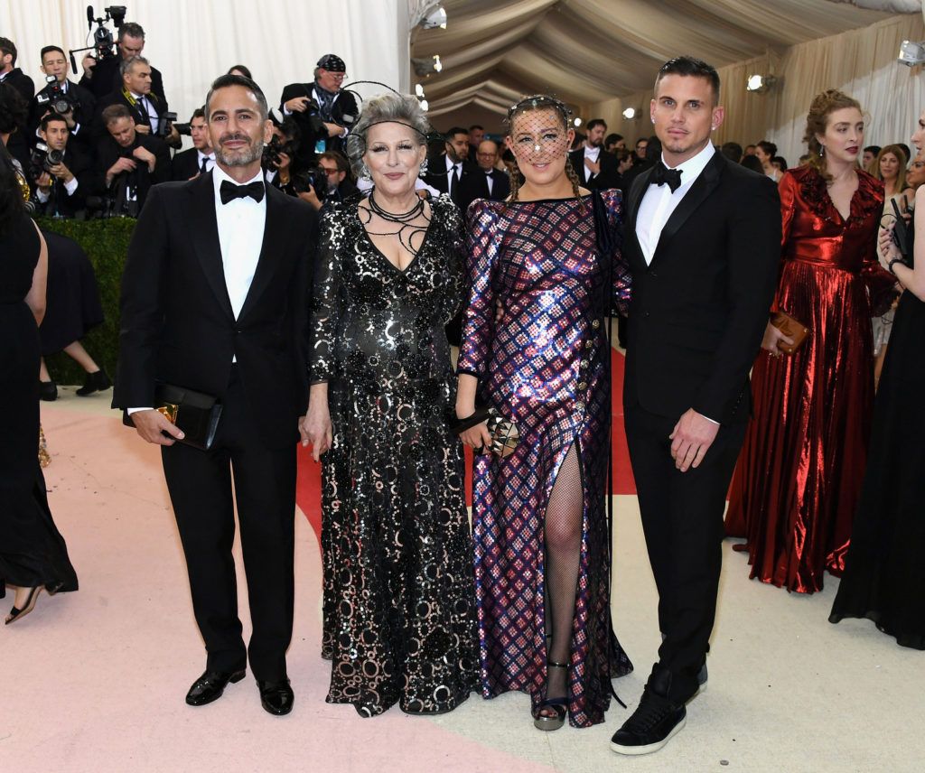 NEW YORK, NY - MAY 02:  (L-R) Marc Jacobs, Bette Midler, Sophie Von Haselberg, and guest attend the "Manus x Machina: Fashion In An Age Of Technology" Costume Institute Gala at Metropolitan Museum of Art on May 2, 2016 in New York City.  (Photo by Larry Busacca/Getty Images)