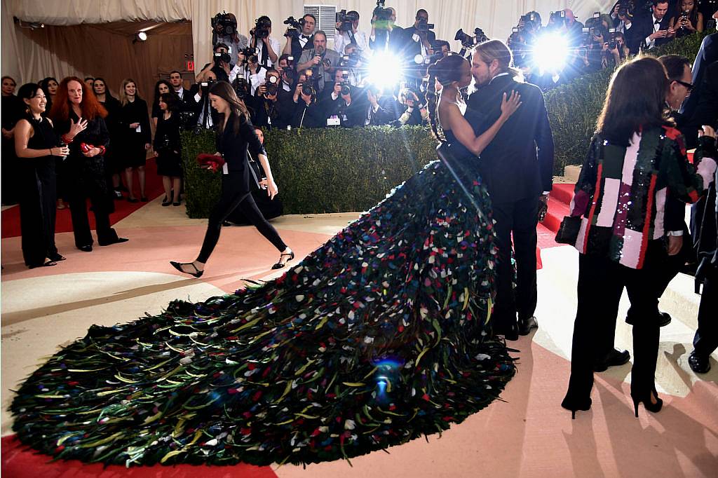 NEW YORK, NY - MAY 02:  Zoe Saldana and Marco Perego attend the "Manus x Machina: Fashion In An Age Of Technology" Costume Institute Gala at Metropolitan Museum of Art on May 2, 2016 in New York City.  (Photo by Dimitrios Kambouris/Getty Images)