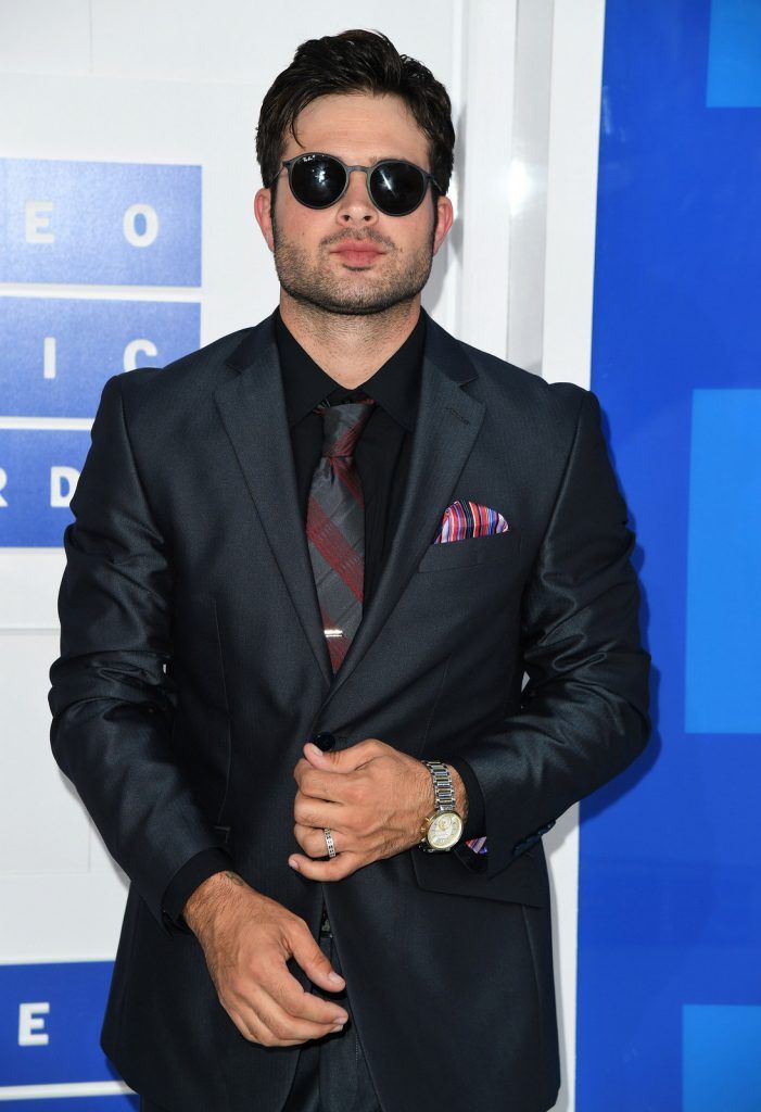 Cody Longo arrives for the 2016 MTV Video Music Awards August 28, 2016 at Madison Square Garden in New York. / AFP / Angela Weiss        (Photo credit should read ANGELA WEISS/AFP/Getty Images)