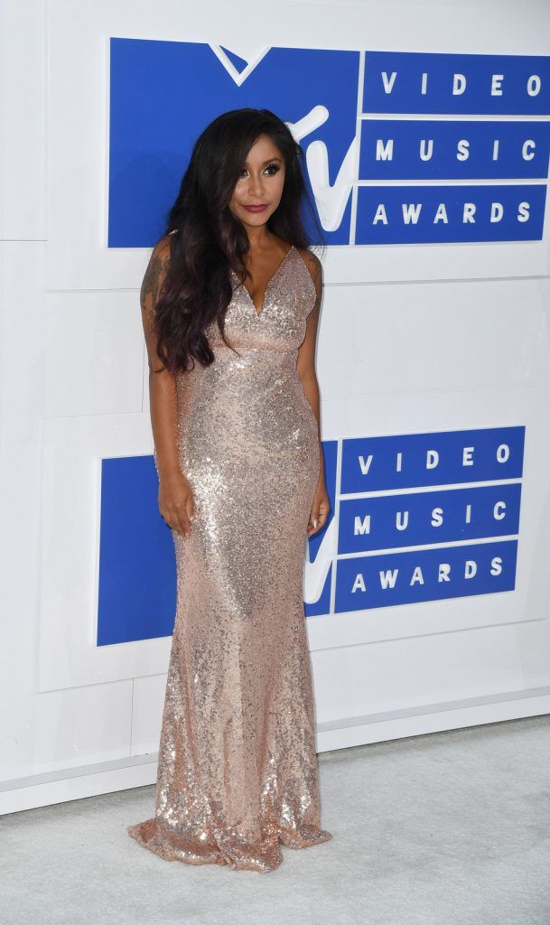 Reality television personality Nicole Elizabeth "Snooki" LaValle attends the 2016 MTV Video Music Awards August on 28, 2016 at Madison Square Garden in New York. / AFP / angela weiss        (Photo credit should read ANGELA WEISS/AFP/Getty Images)