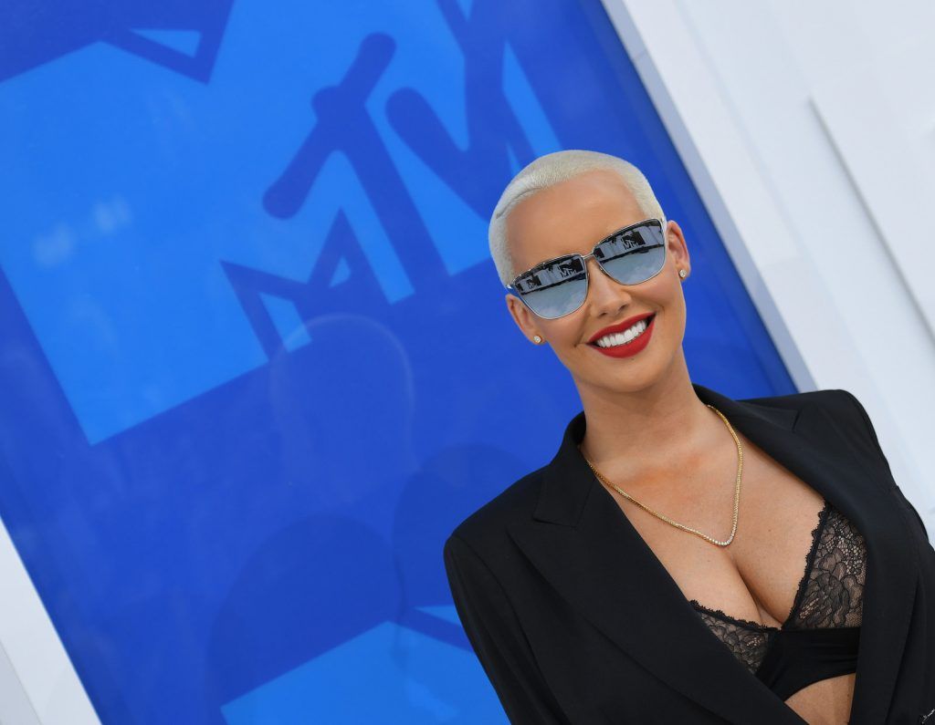 Model Amber Rose arrives for the 2016 MTV Video Music Awards August 28, 2016 at Madison Square Garden in New York. / AFP / Angela Weiss        (Photo credit should read ANGELA WEISS/AFP/Getty Images)