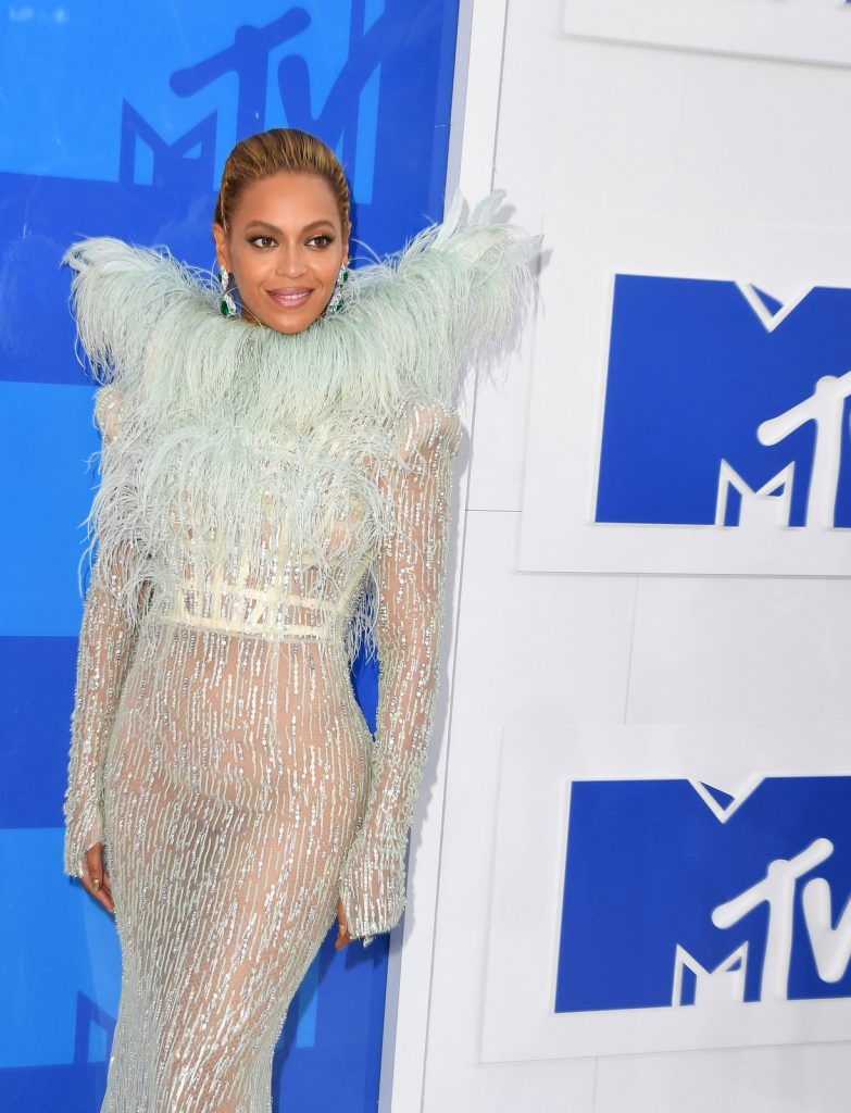 Beyonce arrives for the 2016 MTV Video Music Awards on August 28, 2016 at Madison Square Garden in New York. / AFP / Angela Weiss        (Photo credit should read ANGELA WEISS/AFP/Getty Images)