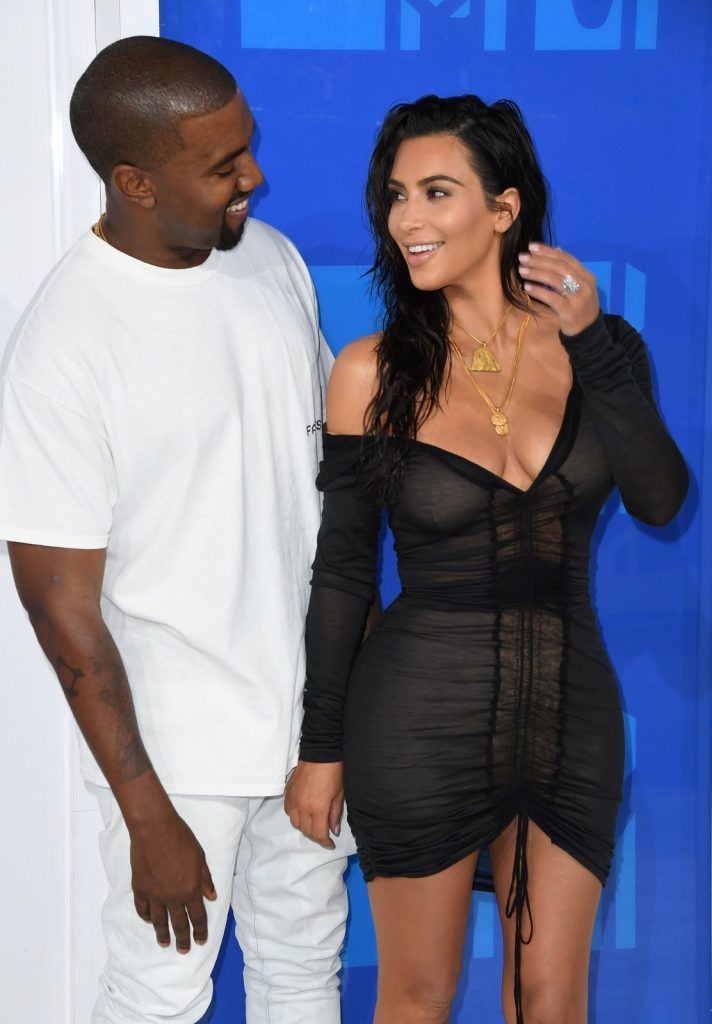 Kim Kardashian and Kanye West arrive for the 2016 MTV Video Music Awards August 28, 2016 at Madison Square Garden in New York. / AFP / Angela Weiss        (Photo credit should read ANGELA WEISS/AFP/Getty Images)