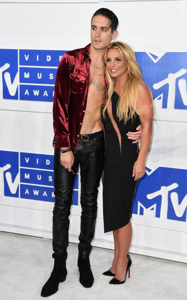 Singer Britney Spears and G-Eazy arrive for the 2016 MTV Video Music Awards August 28, 2016 at Madison Square Garden in New York. / AFP / Angela Weiss        (Photo credit should read ANGELA WEISS/AFP/Getty Images)
