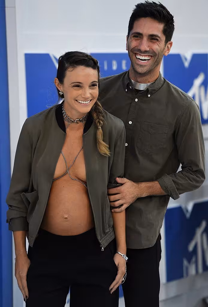 &quot;Catfish&quot; host Nev Schulman and his pregant fiancee Laura Perlongo attend the 2016 MTV Video Music Awards on August 28, 2016 at Madison Square Garden in New York. / AFP / Angela Weiss        (Photo credit should read ANGELA WEISS/AFP/Getty Images)
