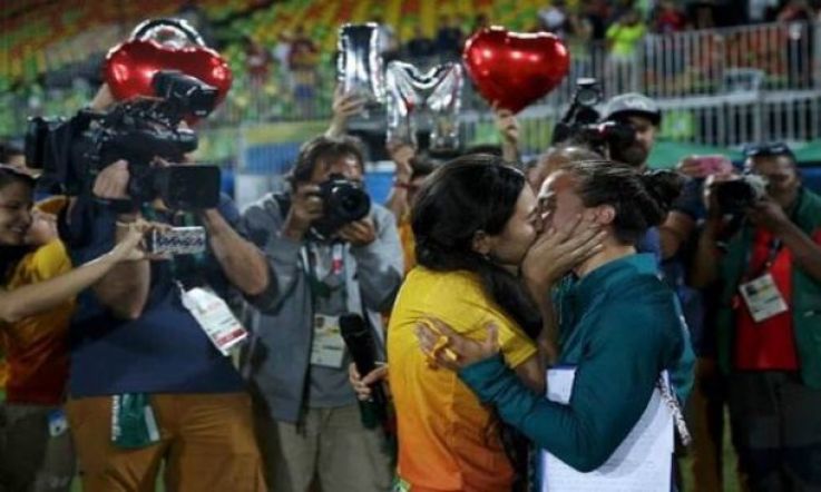 Love is in the air with the first proposal of the Rio Olympics