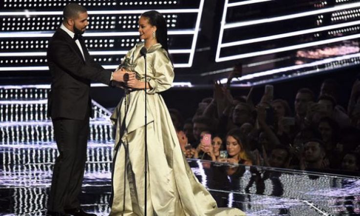 Watch: Drake awkwardly tried to kiss Rihanna at the VMAs last night but was denied