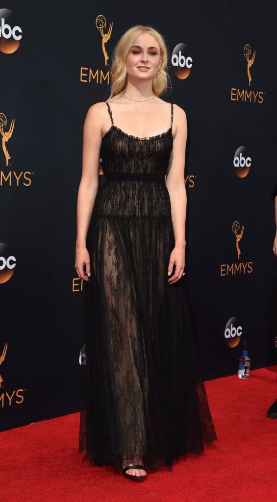 Sophie Turner arrives for the 68th Emmy Awards on September 18, 2016 at the Microsoft Theatre in Los Angeles.  / AFP / Robyn Beck (Photo ROBYN BECK/AFP/Getty Images)