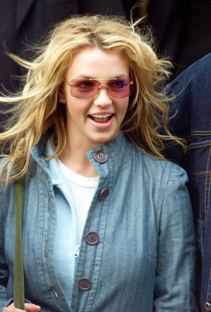 399810 01: (U.K. OUT) Singer Britney Spears leaves the Mandarin Oriental Hotel January 18, 2002 in London. The pop star is on a two-day visit to the U.K. to promote her latest single "Overprotected." (Photo by Steve Reigate/BWP Media/Getty Images)