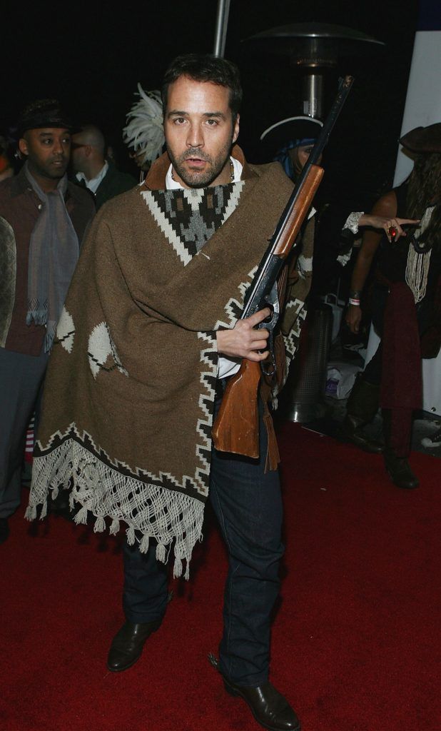 Jeremy Piven arrives at Heidi Klum's 7th Annual Halloween Party at Privilege on October 31, 2006 in Los Angeles, California.  (Photo by Michael Buckner/Getty Images)