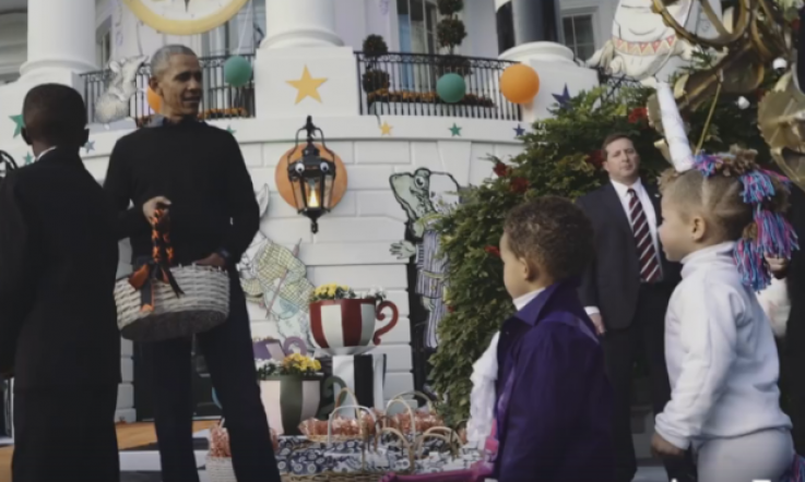 Barack Obama meeting trick or treaters is the cutest thing you'll see all week