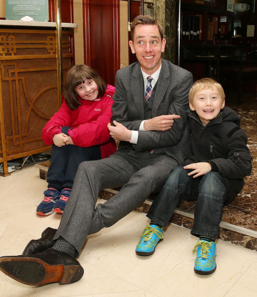 Pictured are Alannah Carey aged 8 and Craig Carey aged 6 from Inchicore and Ryan Tubridy at the annual Shelbourne Hotel Christmas Tree Lighting Ceremony. With the stunning tree officially lit up by very special guest Ryan Tubridy. Pic: Marc O'Sullivan