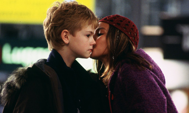 There's actually an adorable story behind that kiss in Love Actually