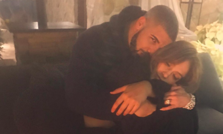 Does this cosy couch pic mean JLo and Drake are dating?