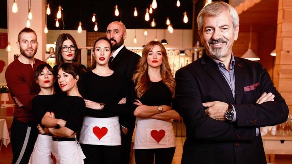 The maitre d' and other staff from First Dates Spain (Photo courtesy of Cuatro)