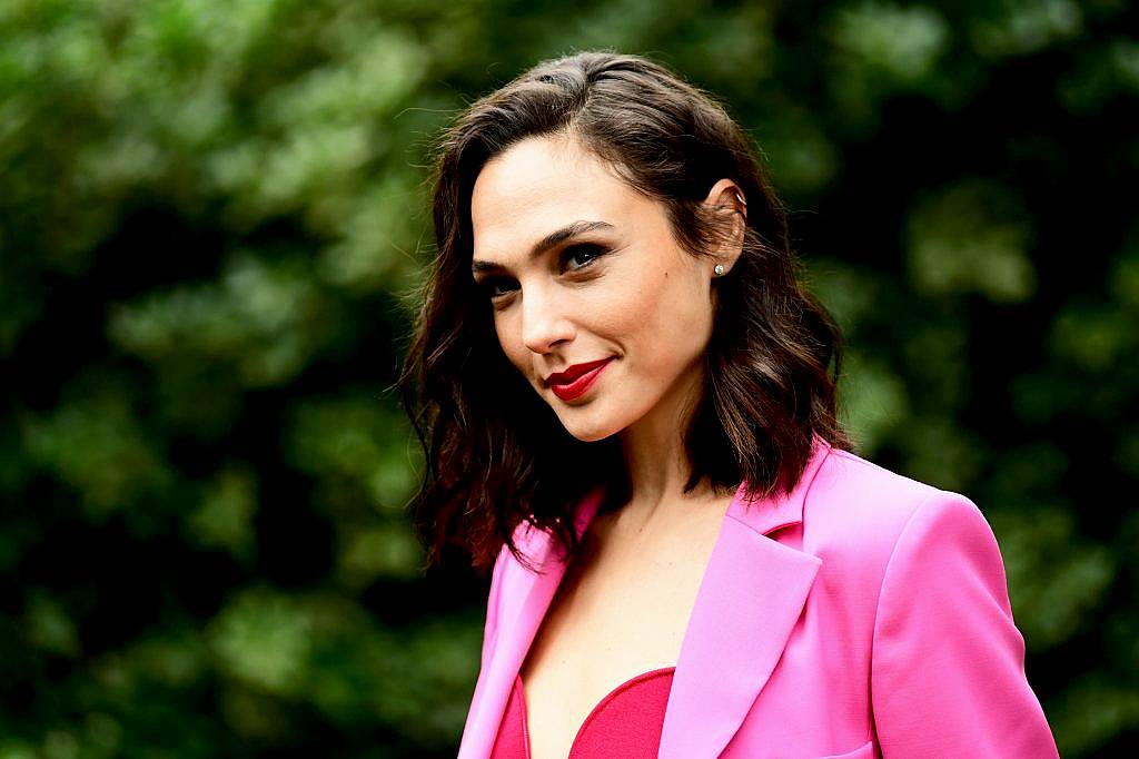 Gal Gadot attends the Variety's Creative Impact Awards and 10 Directors to watch at the 29th Annual Palm Springs International Film Festival at Parker Palm Springs on January 3, 2018 in Palm Springs, California.  (Photo by Emma McIntyre/Getty Images)